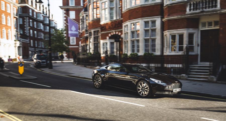  Aston Martin DB11 2016 года  (WW) (фото 38 из 41)